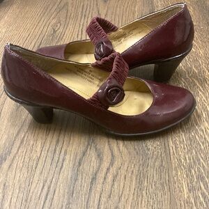 🎉10 for $10🎉Bugandy Patent Leather Shoes    Size 8.5